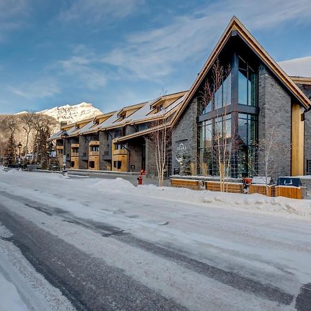 Peaks Hotel And Suites Банф Экстерьер фото