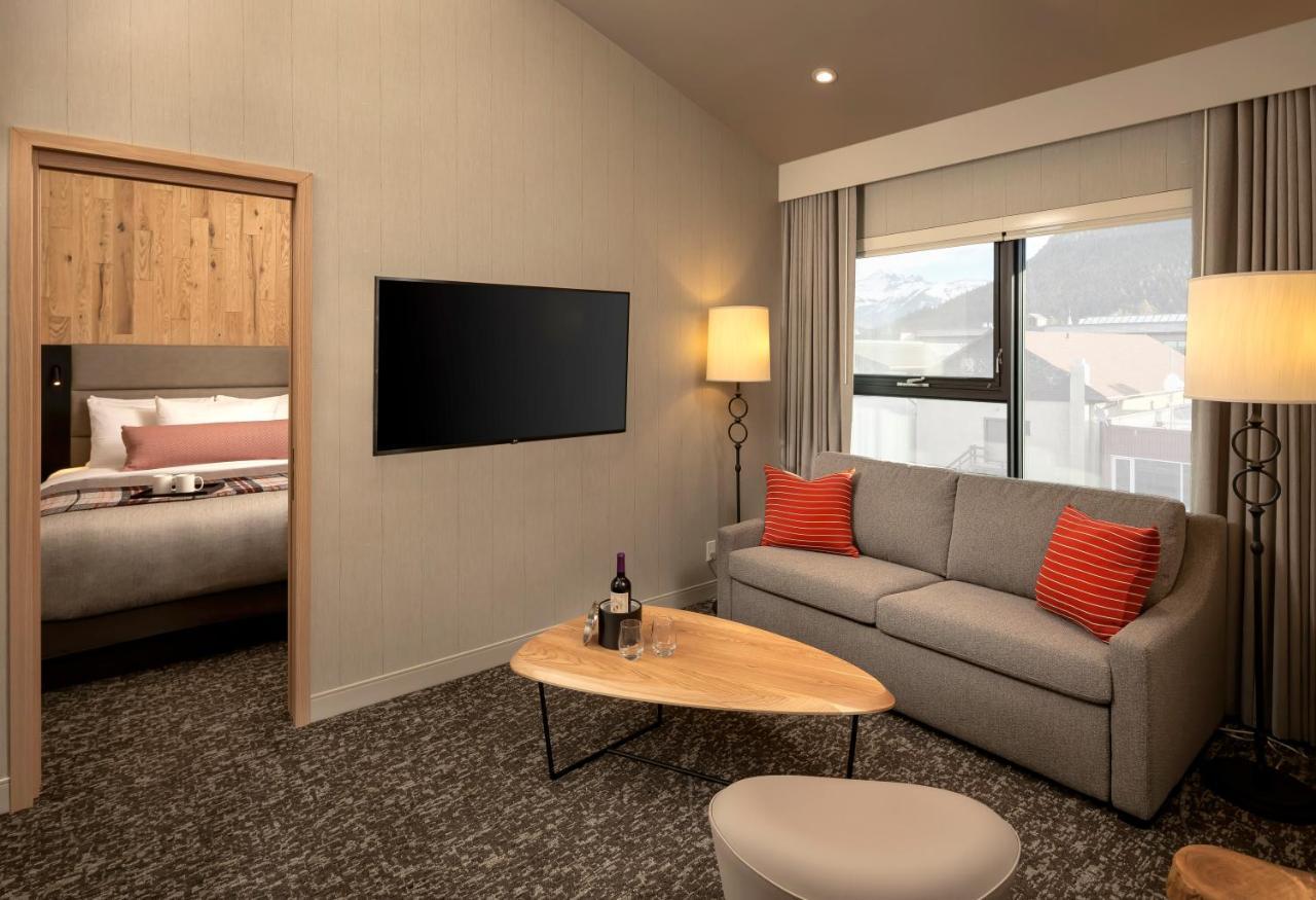 Peaks Hotel And Suites Банф Экстерьер фото