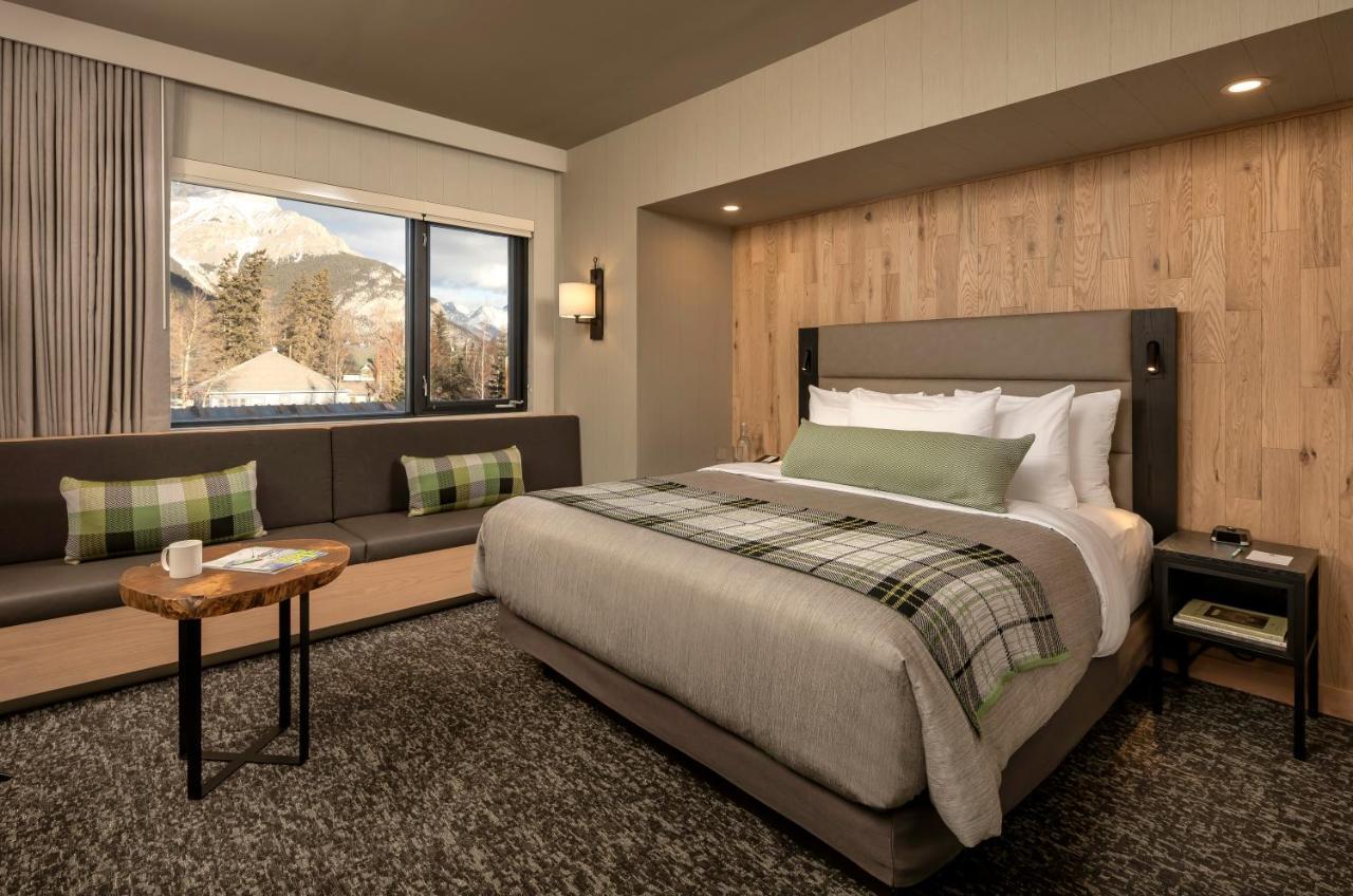 Peaks Hotel And Suites Банф Экстерьер фото