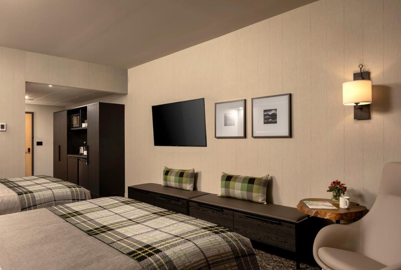 Peaks Hotel And Suites Банф Экстерьер фото