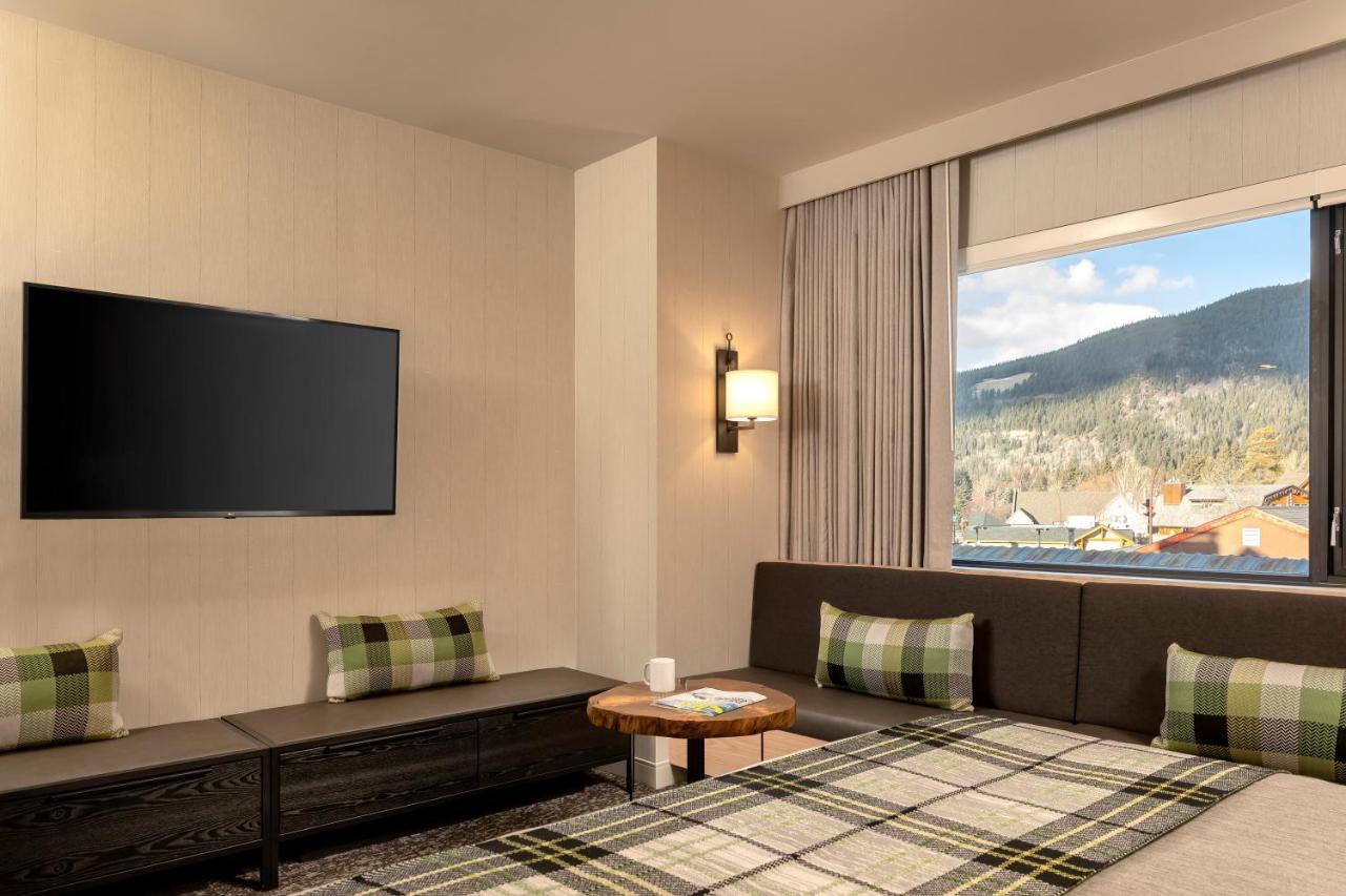 Peaks Hotel And Suites Банф Экстерьер фото