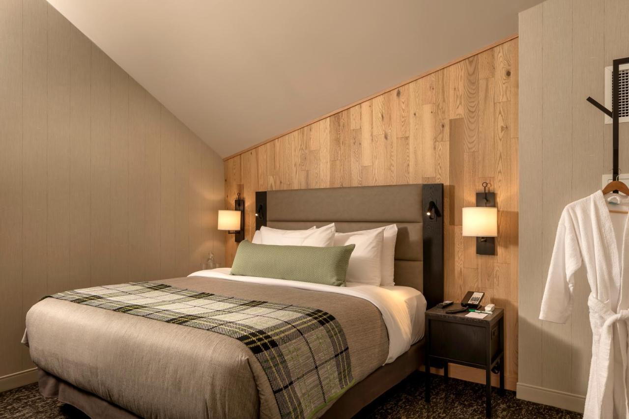 Peaks Hotel And Suites Банф Экстерьер фото