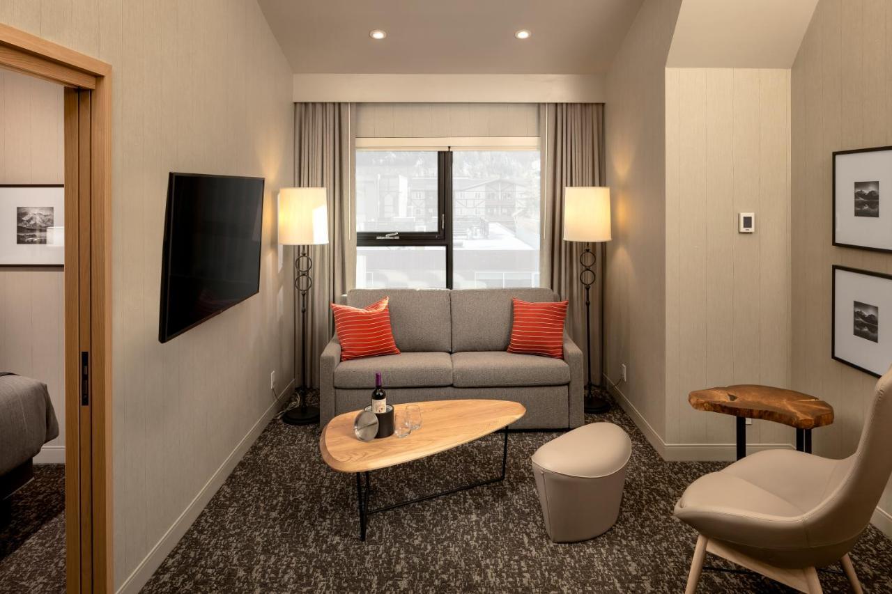 Peaks Hotel And Suites Банф Экстерьер фото