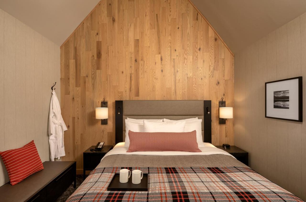 Peaks Hotel And Suites Банф Экстерьер фото