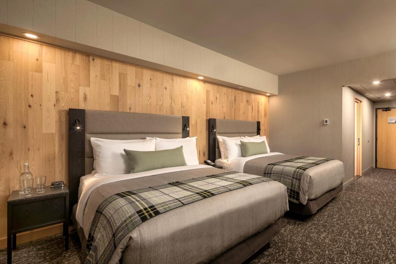 Peaks Hotel And Suites Банф Экстерьер фото