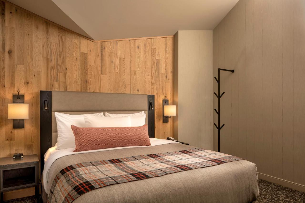 Peaks Hotel And Suites Банф Экстерьер фото