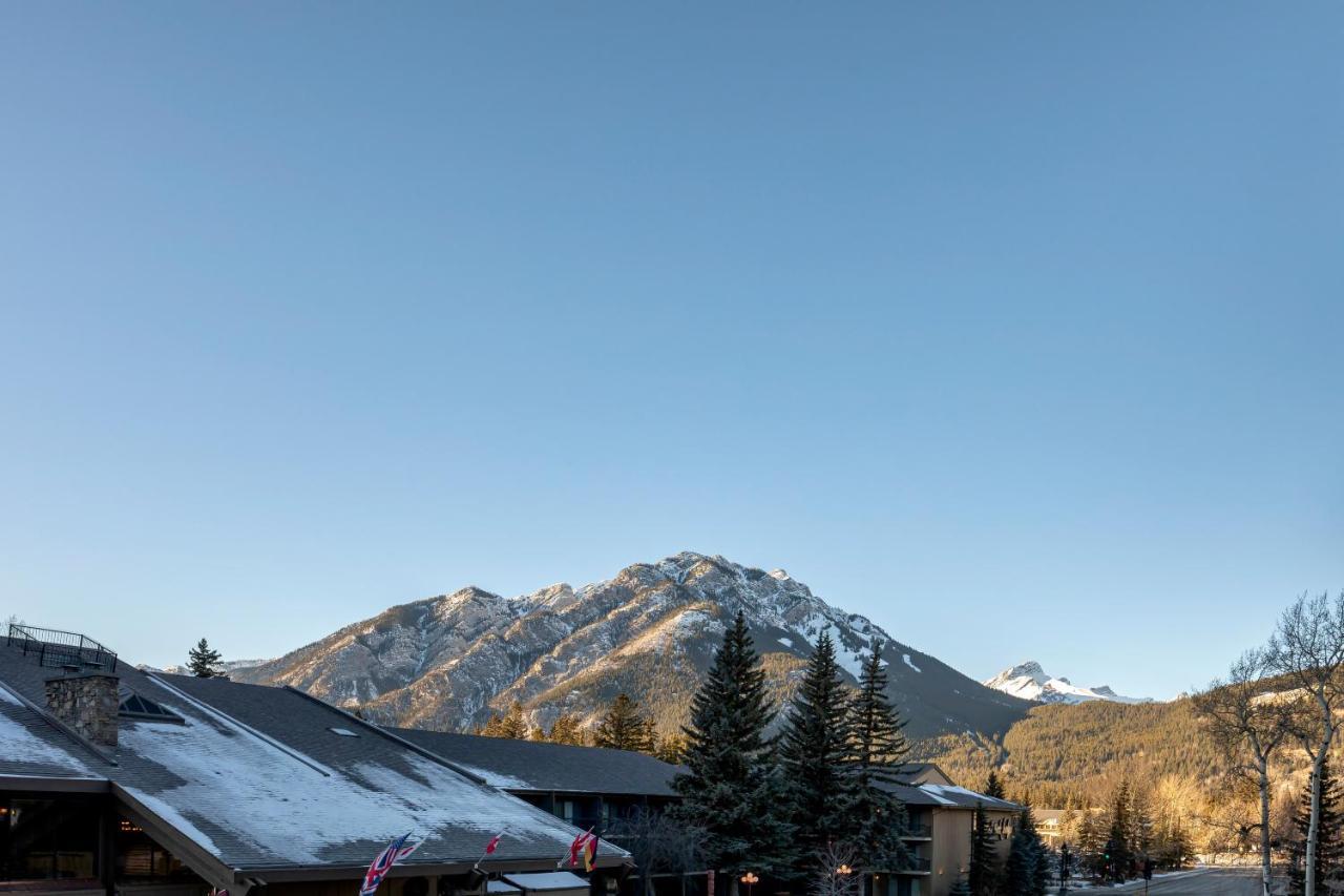 Peaks Hotel And Suites Банф Экстерьер фото
