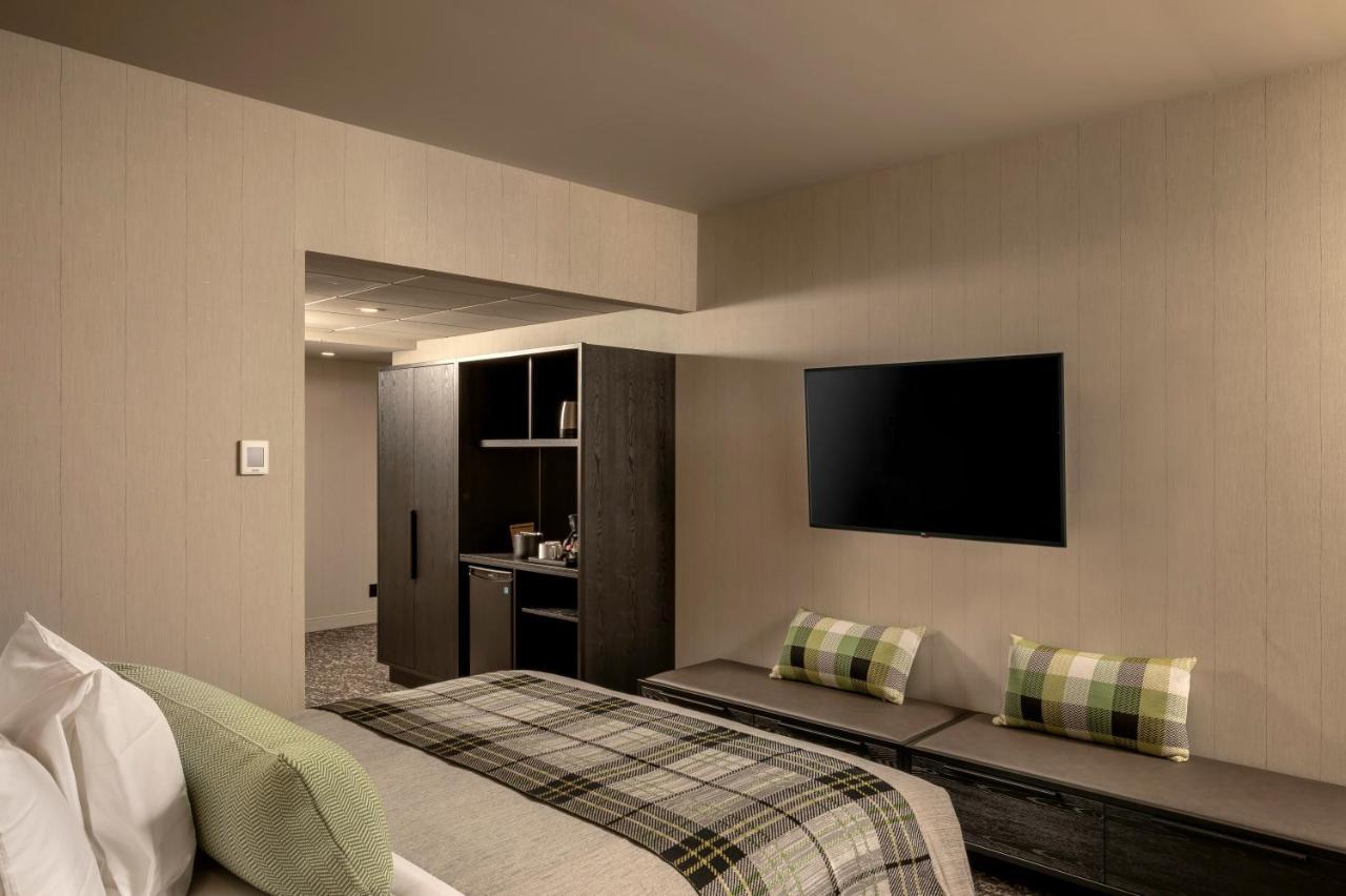 Peaks Hotel And Suites Банф Экстерьер фото