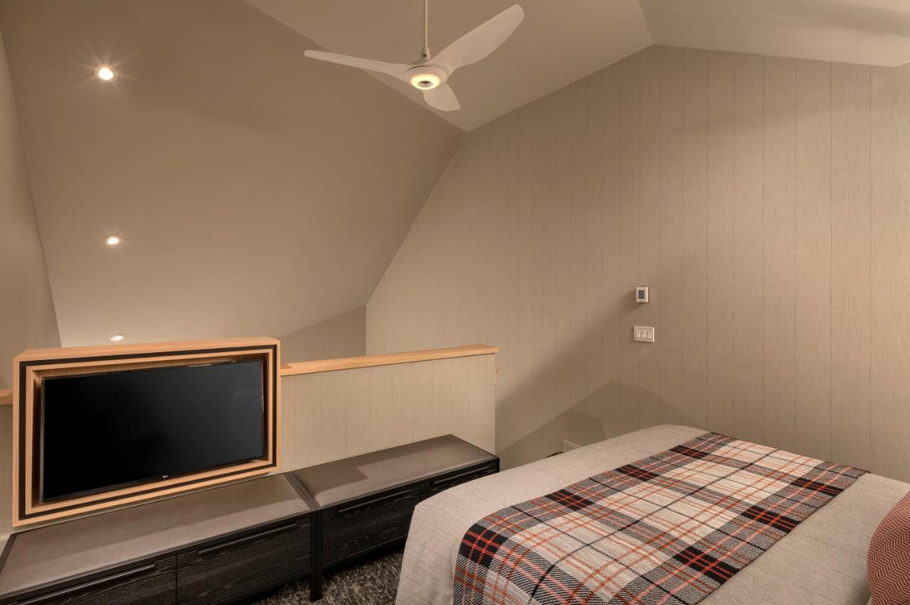 Peaks Hotel And Suites Банф Экстерьер фото