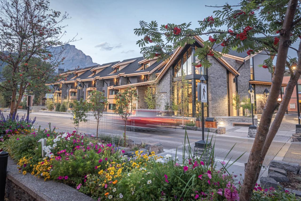 Peaks Hotel And Suites Банф Экстерьер фото