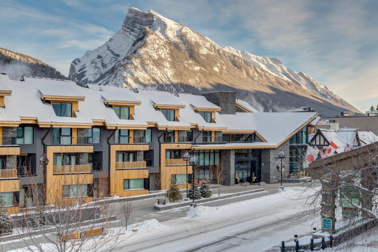 Peaks Hotel And Suites Банф Экстерьер фото