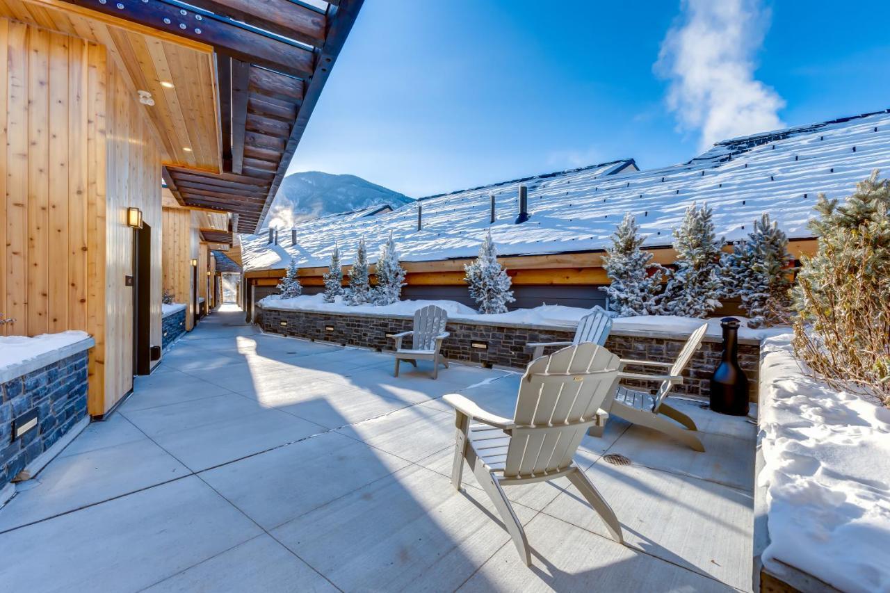 Peaks Hotel And Suites Банф Экстерьер фото