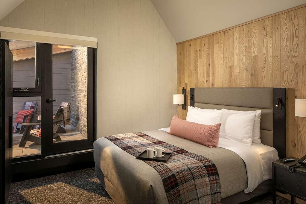 Peaks Hotel And Suites Банф Номер фото