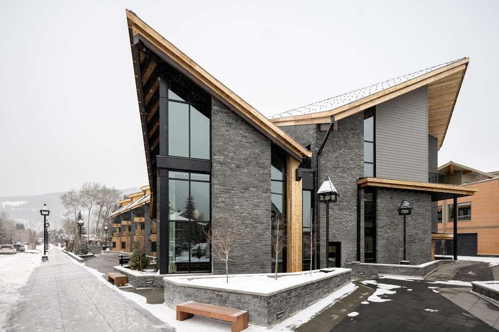 Peaks Hotel And Suites Банф Экстерьер фото