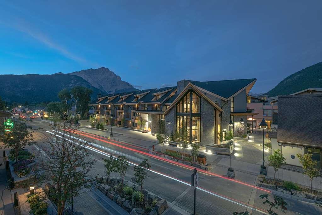 Peaks Hotel And Suites Банф Экстерьер фото