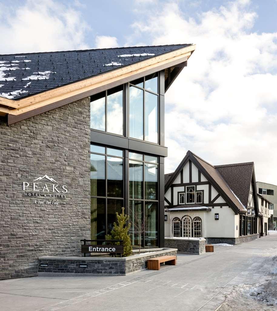 Peaks Hotel And Suites Банф Экстерьер фото